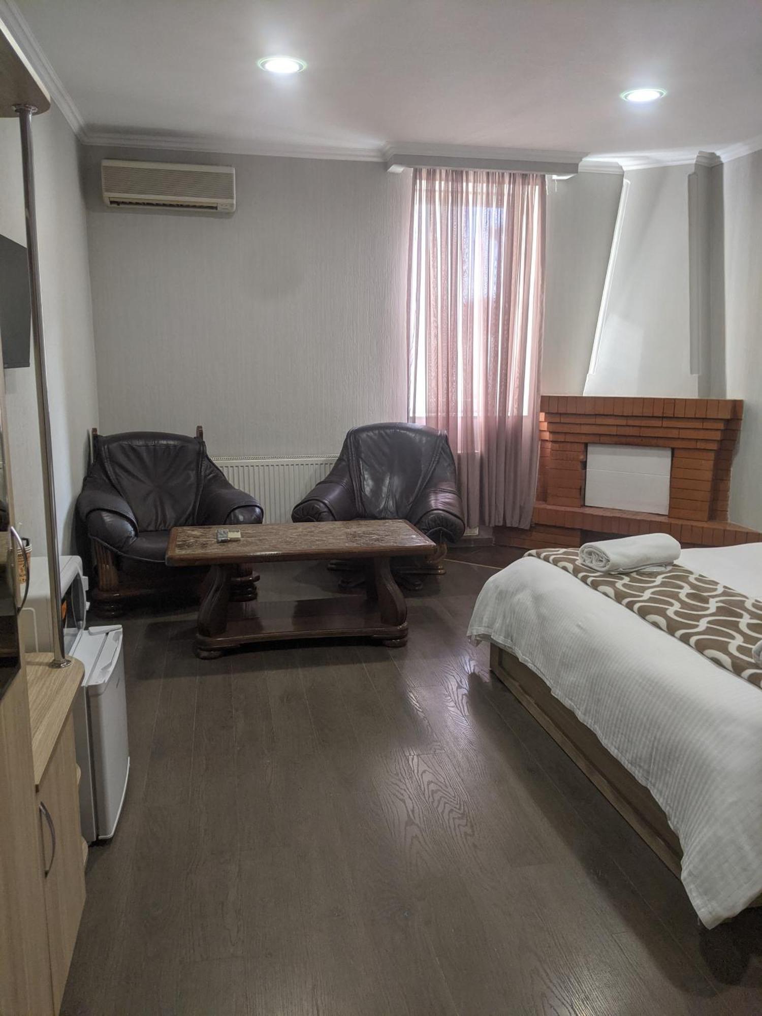 Apart Hotel Georgia Gold Тбилиси Екстериор снимка